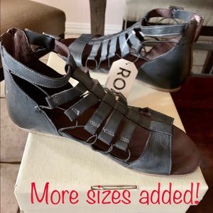 RESTOCKED! NIB Roan Bed Stu Blk Leather Sandals
